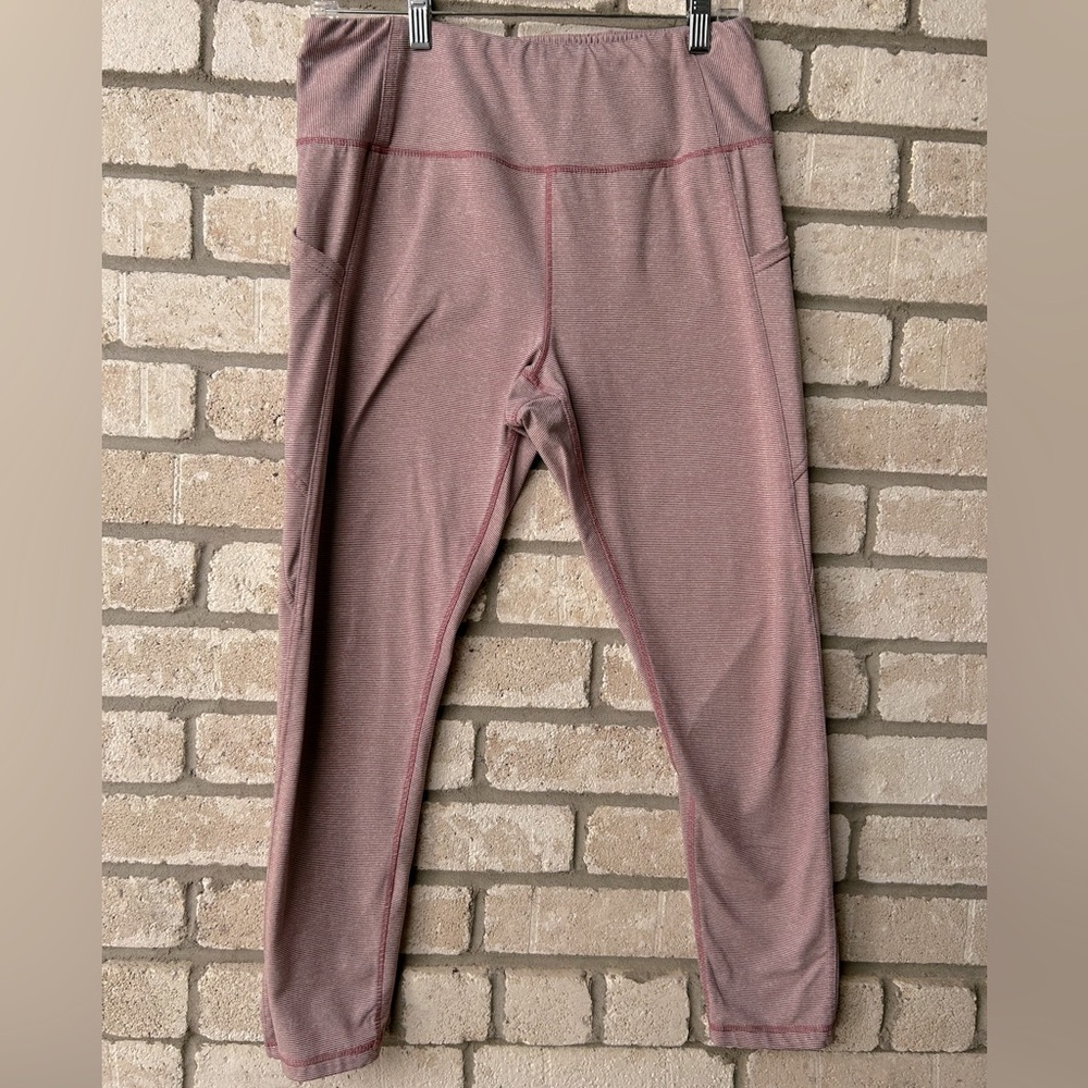 Danskin dusty pink striped Capri leggings. Size L. NWTGS.